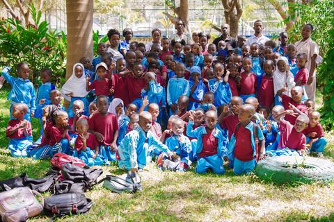 A large group of Jupe Hills pupils and staff